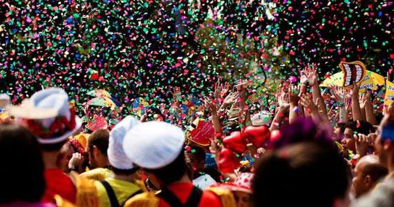 Cordão Carnavalesco Me Edita que Eu Gosto desfila pelo Itaim Bibi Eventos BaresSP 570x300 imagem