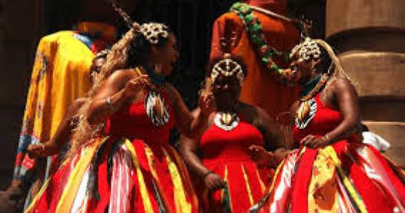 Afoxé Omodé Obá celebra com cortejo de Ijexá e celebração ancestral Afoxé Omodé Obá celebra com cortejo de Ijexá e celebração ancestral