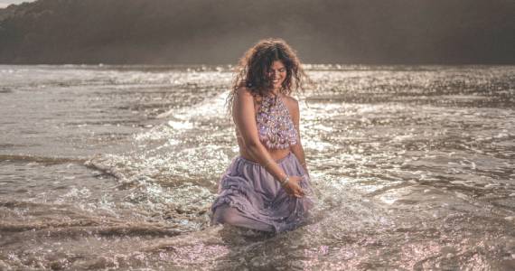 Amanda Magalhães apresenta show do álbum 'Maré de Cheiro' em SP Amanda Magalhães apresenta show do álbum 'Maré de Cheiro' em SP