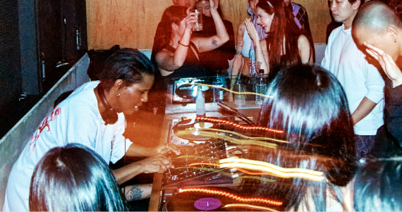 DJ Anthea faz estreia no Starlane São Paulo com noite de house e techno