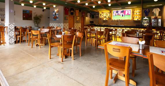 Bar do Gege oferece chopp grátis para foliões com ingresso ou abadá na Zona Norte