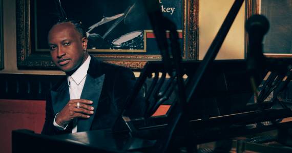 Thiaguinho faz estreia da turnê 