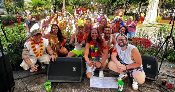 Bloco Camarão Seco leva o suingue dos ritmos litorâneos para a Lapa