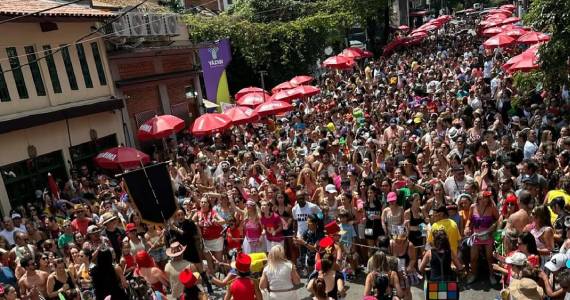 Bloco Chega Mais em SP: MPB e sucessos dos anos 80 agitam Pinheiros