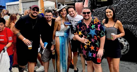 Bloco da Mama: Marchinhas e clima familiar tomam conta de Santa Cecília