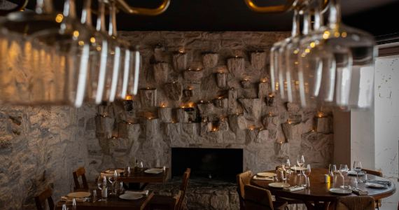 Aby celebra o Dia das Mães com almoço lusitano e música