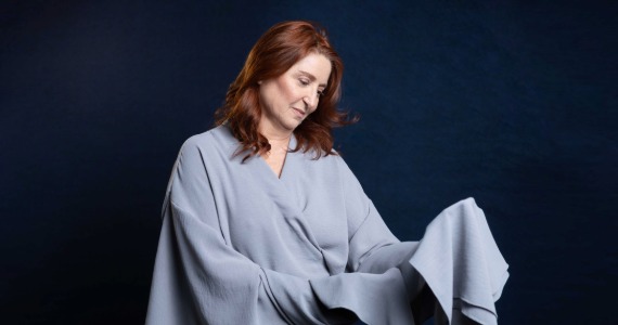 Daniele Tavares retorna aos palcos com o solo “Etiqueta do Luto”