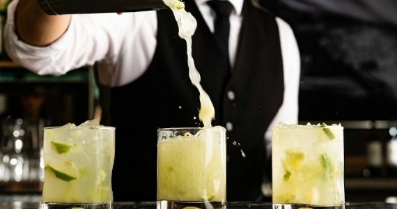 Fogo de Chão celebra Dia da Cachaça com happy hour especial