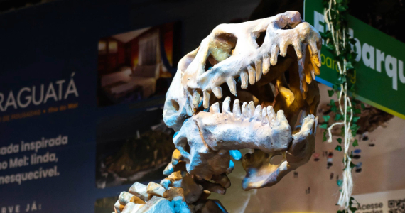 Expresso Jurássico leva dinossauros aos trilhos em SP