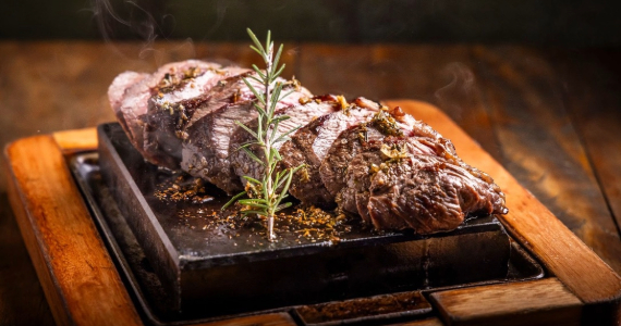 Jacaré Grill celebra o Dia do Churrasco com clássicos na brasa