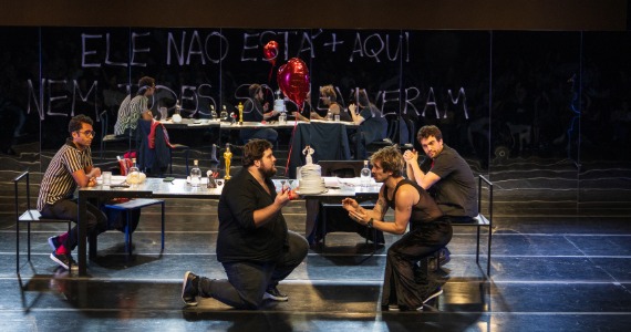 “Névoa – From White Plains” retorna a São Paulo com reflexão urgente sobre bullying e cancelamento