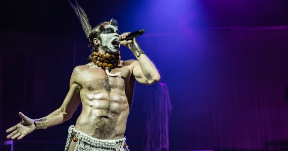 Musical Ney Matogrosso – Homem com H retorna ao Teatro Porto