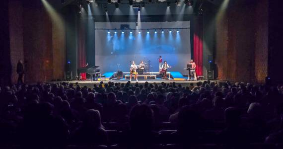 O Tributo Nº 1 ao Queen no Brasil chega ao Teatro J. Safra em março