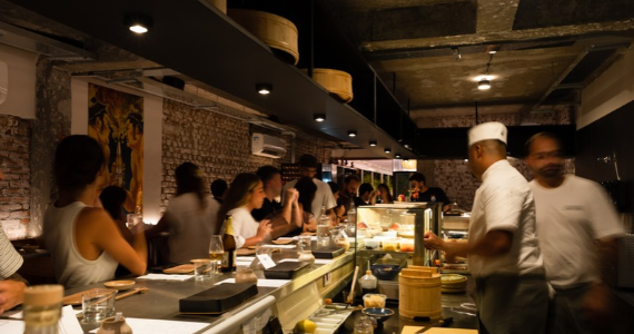 Standing Sushi Bar convida LosDos Cantina para um jantar nipo-mexicano em São Paulo 