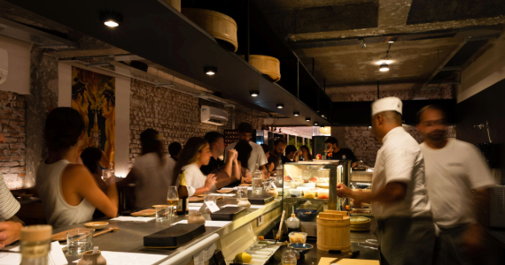 Standing Sushi Bar recebe chef Rhaiza Zanetti para jantar colaborativo em São Paulo Standing Sushi Bar recebe chef Rhaiza Zanetti para jantar colaborativo em São Paulo