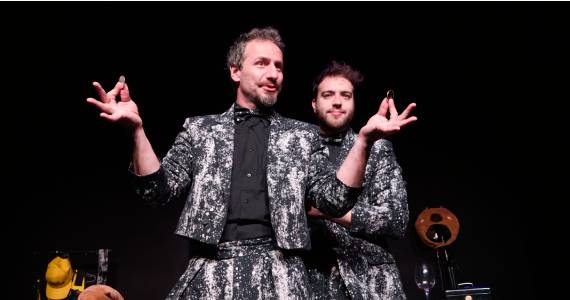 Sesc Campo Limpo recebe o espetáculo de mágica e mentalismo 'Trapaça Honesta' em março