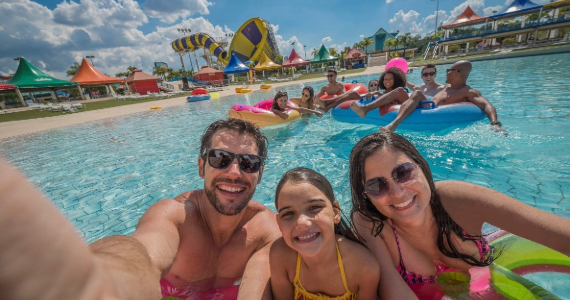 Wet’n Wild comemora Dia das Mães com feijoada especial