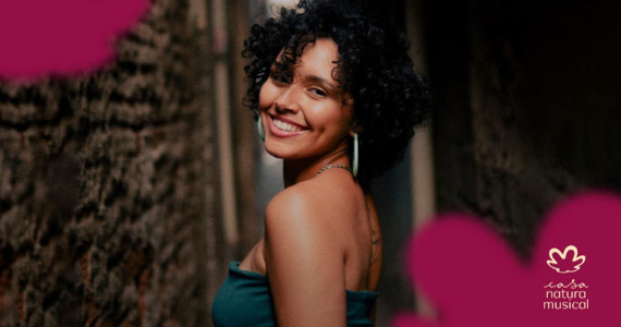 Nina Oliveira celebra dois anos do álbum 
