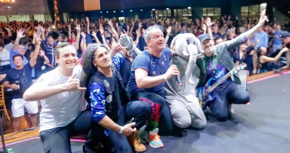 Show tributo ao Coldplay une música e solidariedade em SP