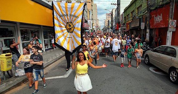 Bloco Embaixadores da Maloca do Barbosa embalam o carnaval de rua do centro de Santo André Eventos BaresSP 570x300 imagem
