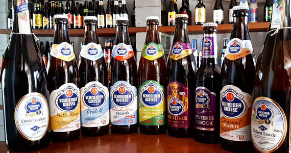 Cervejoteca com cervejas especiais no empório da Vila Mariana