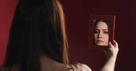 Do Ventre à Cabeça, primeiro solo da atriz paraense Luiza Braga, estreia no Sesc Ipiranga