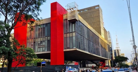 Visitas gratuitas durante à noite no MASP