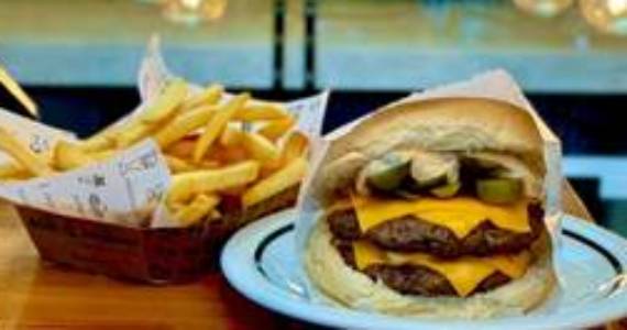 Dia Mundial do Hambúrguer no Milk e Mellow JK