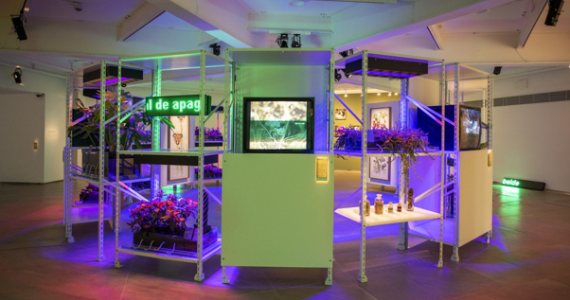 Exposição internacional no Sesc, com infraestrutura invisível da IA e seus impactos