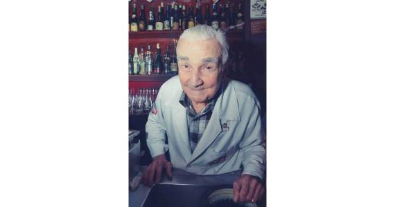 Bar Leo homenageia funcionário centenário com Double Chopp