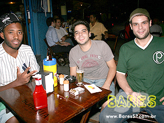 Noite animada na Cervejaria Luiz Fernandes Noite animada na Cervejaria Luiz Fernandes