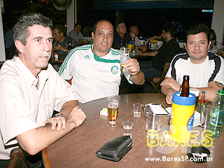 Noite animada na Cervejaria Luiz Fernandes Noite animada na Cervejaria Luiz Fernandes