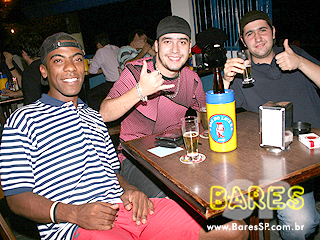 Noite animada na Cervejaria Luiz Fernandes Noite animada na Cervejaria Luiz Fernandes