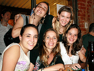 Experimente diversas pizzas na Art n Pizza