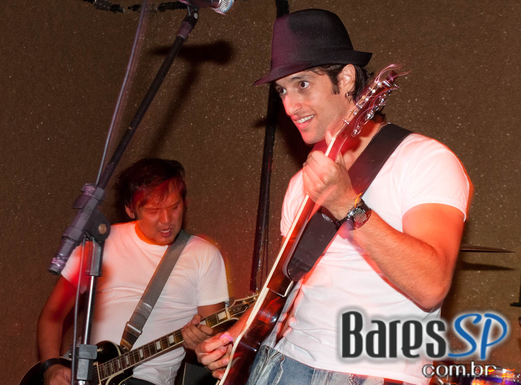 Gregos e Troianos, Sismika, Não Concordo no Café Aurora Gregos e Troianos, Sismika, Não Concordo no Café Aurora