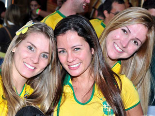 Parque da Copa no Jockey Club reune as pessoas para torcer pelo Brasil na Copa do Mundo 2010 e ainda curtir shows de qualidade