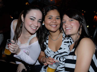 Pogode com os grupos Alakaye, Só Rezenha e Dj Serginho no Jacarandá