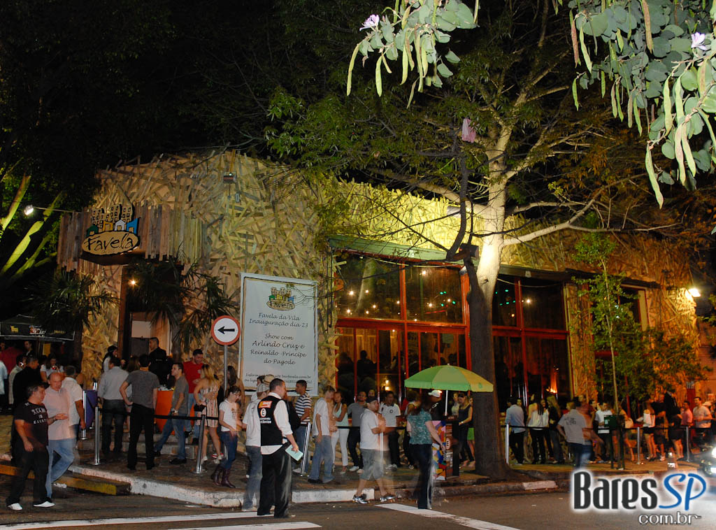 Sambista Arlindo Cruz foi atração da inauguração do Favela da Vila Sambista Arlindo Cruz foi atração da inauguração do Favela da Vila