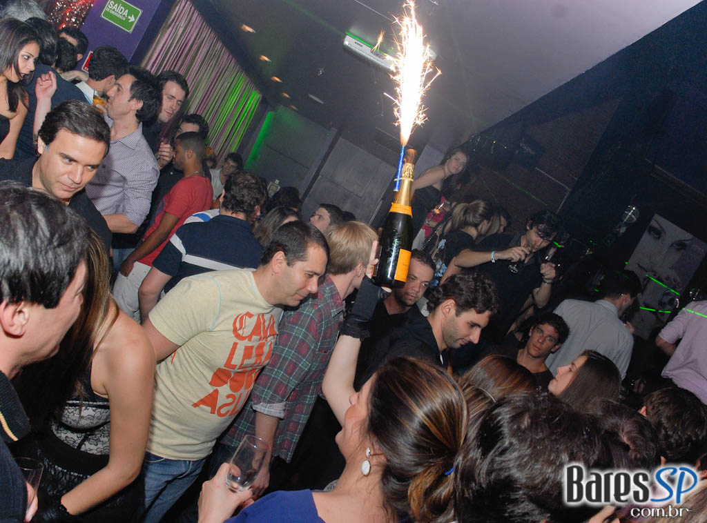 O badalado produtor francês Mitch L.J. foi atração da Kiss & Fly O badalado produtor francês Mitch L.J. foi atração da Kiss & Fly