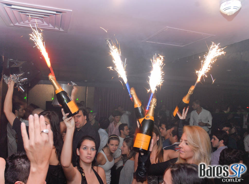 O badalado produtor francês Mitch L.J. foi atração da Kiss & Fly O badalado produtor francês Mitch L.J. foi atração da Kiss & Fly