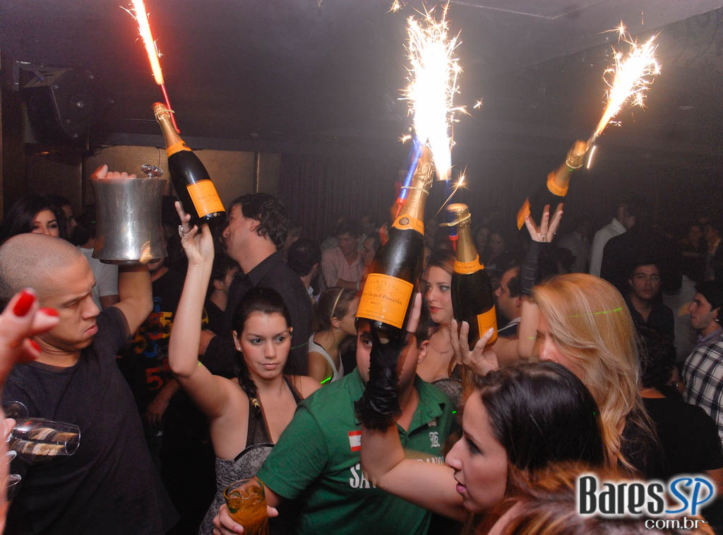 O badalado produtor francês Mitch L.J. foi atração da Kiss & Fly O badalado produtor francês Mitch L.J. foi atração da Kiss & Fly