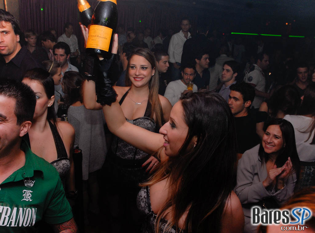 O badalado produtor francês Mitch L.J. foi atração da Kiss & Fly O badalado produtor francês Mitch L.J. foi atração da Kiss & Fly