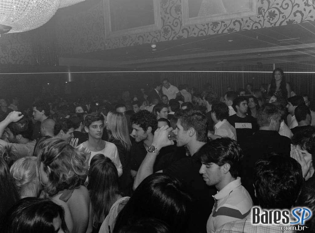 O badalado produtor francês Mitch L.J. foi atração da Kiss & Fly O badalado produtor francês Mitch L.J. foi atração da Kiss & Fly