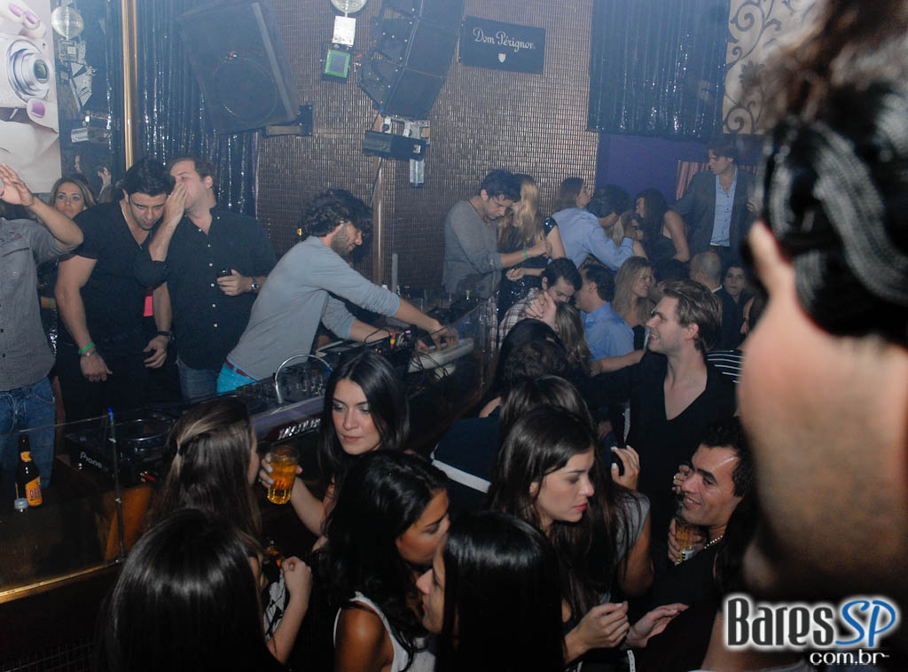 O badalado produtor francês Mitch L.J. foi atração da Kiss & Fly O badalado produtor francês Mitch L.J. foi atração da Kiss & Fly