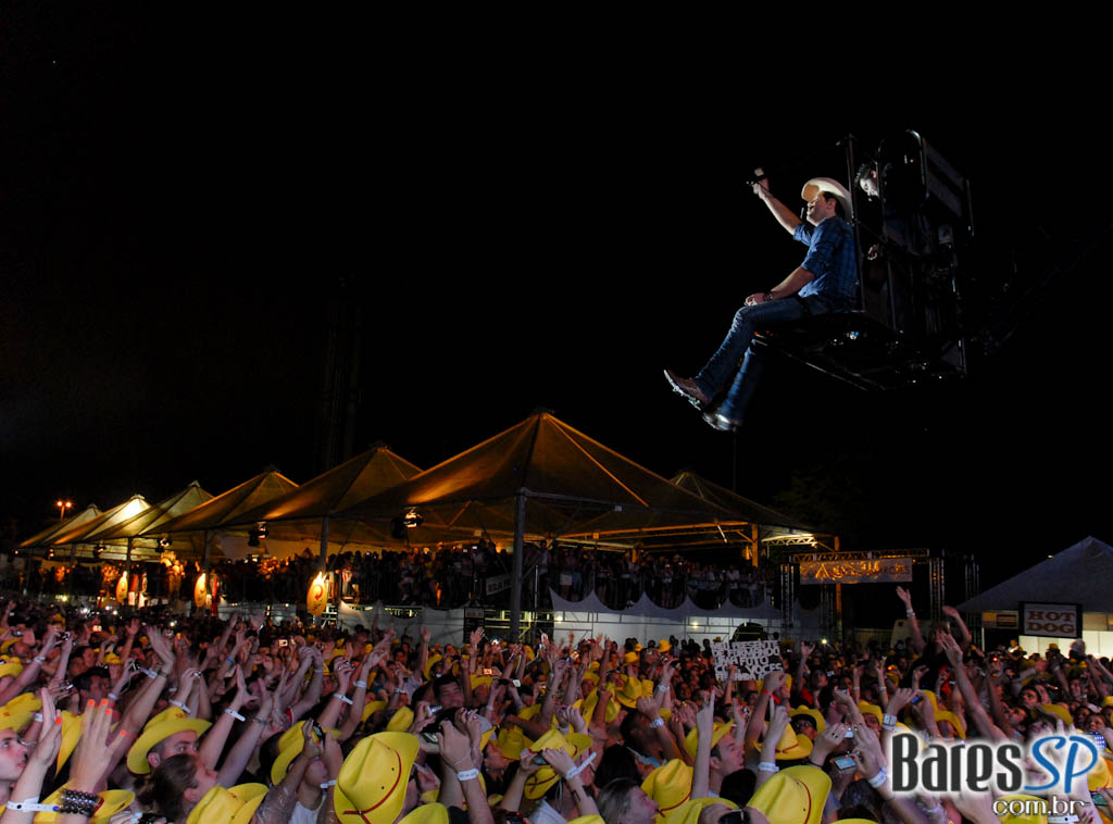Jorge & Mateus, Cheiro de Amor, Jeito Moleque e muito mais na festa Planeta Universitário no Anhembi Jorge & Mateus, Cheiro de Amor, Jeito Moleque e muito mais na festa Planeta Universitário no Anhembi