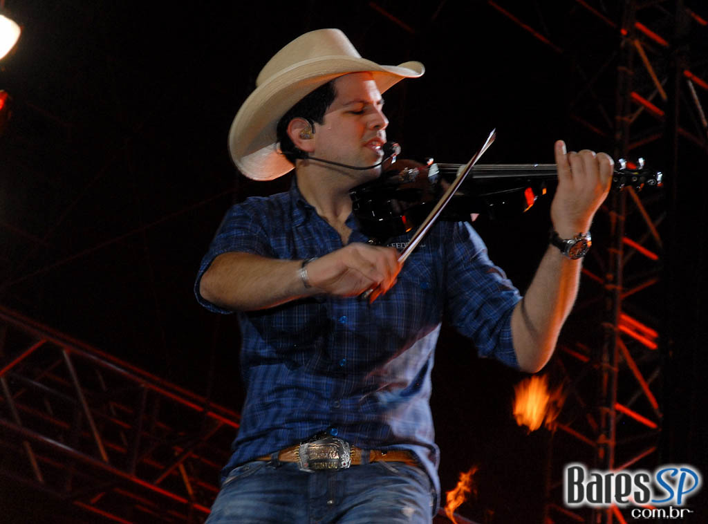 Jorge & Mateus, Cheiro de Amor, Jeito Moleque e muito mais na festa Planeta Universitário no Anhembi Jorge & Mateus, Cheiro de Amor, Jeito Moleque e muito mais na festa Planeta Universitário no Anhembi