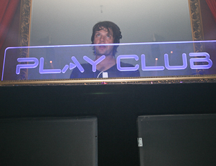 Véspera de feriado com DJ Carlo Dall Anese na Play Club