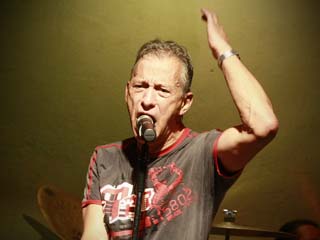 Banda Columbia Rockcompleta 30 anos com apresentação especial no The Wall Café