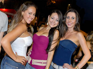 Ensaio da Vai-Vai anima o domingo paulista