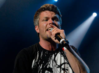Dupla norte-americana 3OH!3 faz show na Via Funchal